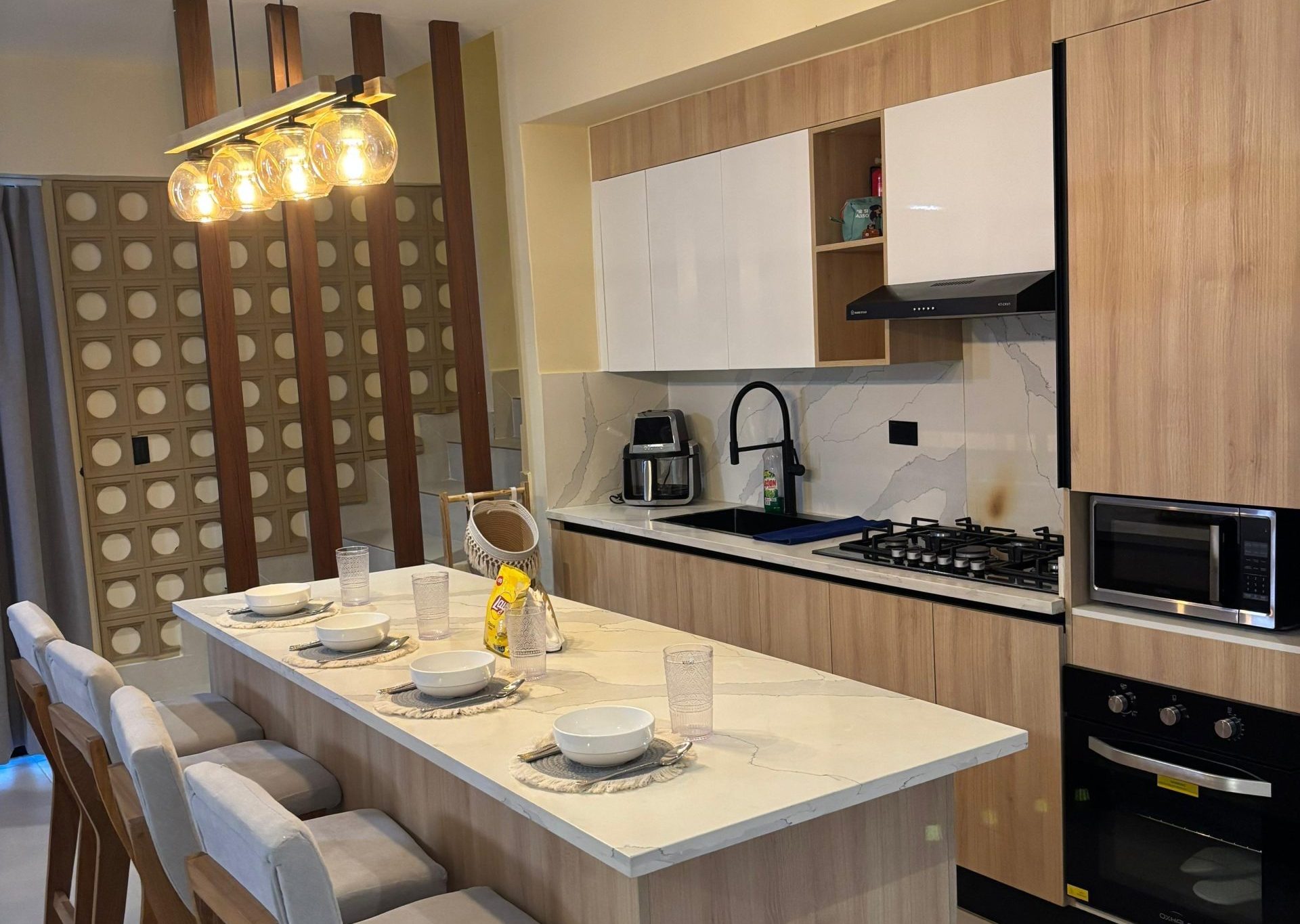 Airbnb Super limpio y elegante, limpiado por la empresa ShineUpdo.com